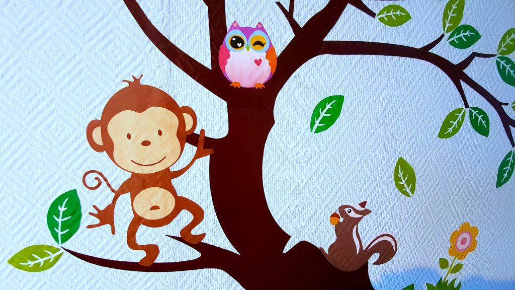 Zauberwald Wandtapete mit Tieren fürs Kinderzimmer
