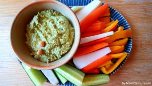 Hummus mit Brokkoli zum Dippen, vegan