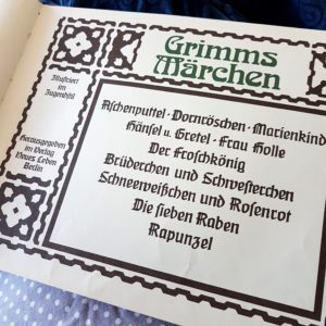 Bücherempfehlung für Babys und Kleinkinder Weihnachtsgeschenk, Hörbücher Fühlbücher Grimms Märchen Frakturschrift Jugenstil