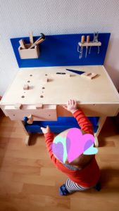 Kinderwerkbank Mamablogger Berlin Holzspielzeug Holzherz.de Erfahrung Kinderspielzeug Kleinkind Spielzeug aus Holz