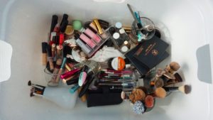 Marie Kondo Magic Cleaning Schminke Makeup aussortieren 5s Methode Schminkpinsel Makeup Jane iredale Naturkosmetik pure bio sashhh